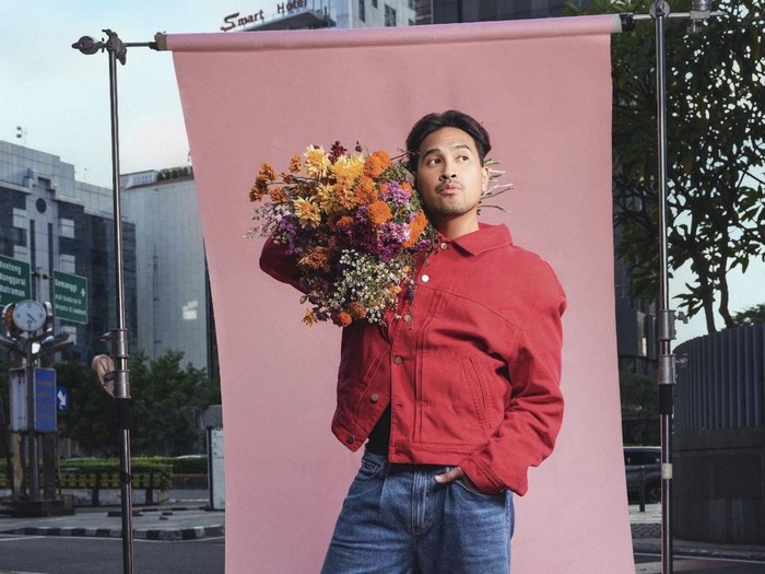 Adrian Khalif Tuangkan Dinamika Percintaan Modern Lewat Karya Terbaru “2001x”